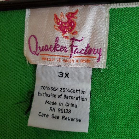 Quacker Factory Green Ladybugs Sleeveless Knit Top - Picture 2 of 4